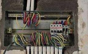 橫平豎直的水電布線 美觀的陷阱？老師傅一語道破背后隱患